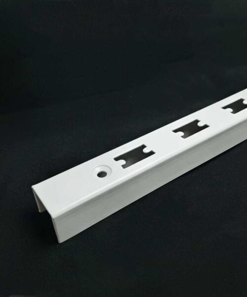 רלס לבן מתרחק מהקיר